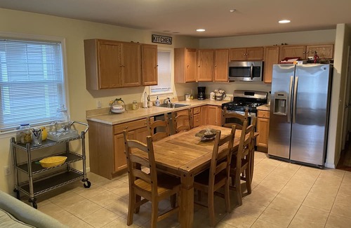Wildwood Condo | Cozy 3-bedroom condo with WiFi, AC in beautiful Wildwood