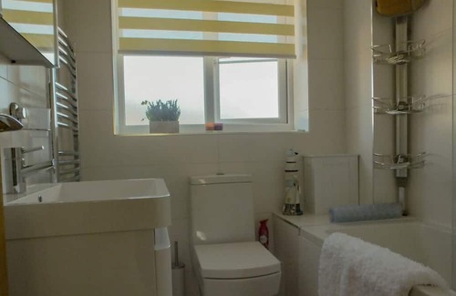 Isle of Portland House | PennWay House - Modern, Hot Tub and Sea Views