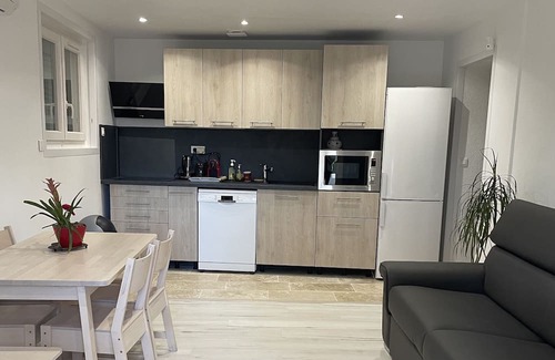 Lancon-Provence Apartment | Appartement 4 Personnes Avec Terrasse Dans la Pinède au Coeur de la Provence