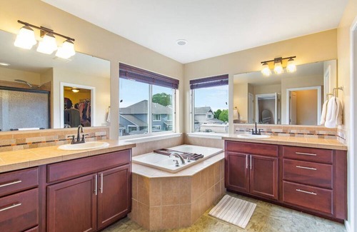 Sumner House | Cozy Sumner Home 3-bed, AC, WiFi