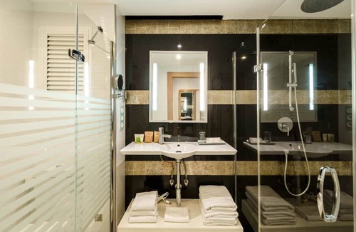 San Antonio Bay Resort | All inclusive swim up studio at family friendly Ibiza resort