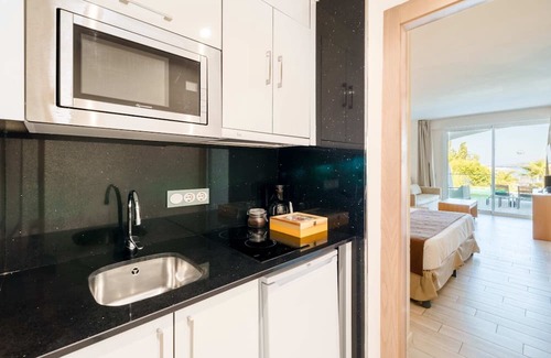 San Antonio Bay Resort | All inclusive swim up studio at family friendly Ibiza resort