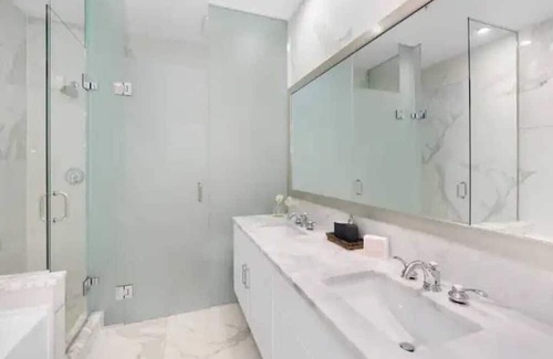 Central Lonsdale Apartment | Skyline Splendor: Luxe Penthouse Retreat in West Vancouver