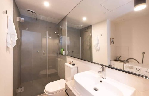 Abbotsford Apartment | Charming 1-BR Apt w/Pool & Gym -15 mins from City!