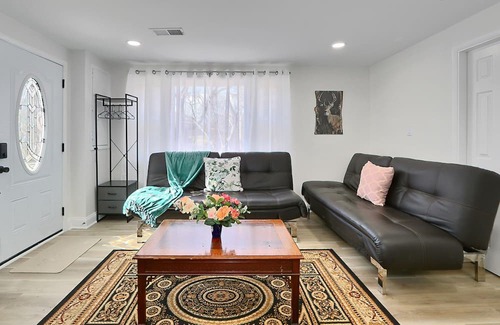 Springfield House | Cozy 1-bedroom house in West Springfield