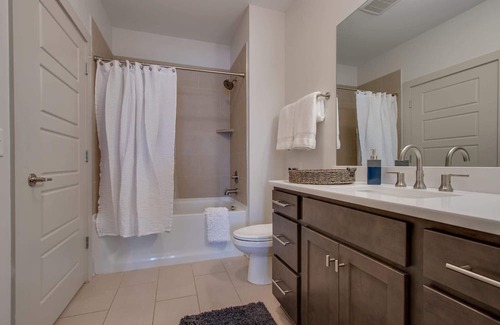 Nashville Apartment | New* East Nash - King Bed, Short Drive to Dwntwn!