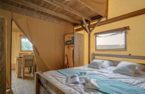 Saint-Julien-des-Landes House | Camping 5 étoiles - Piscine - eec0bg
