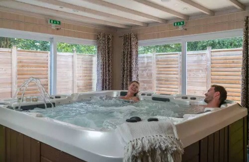 Saint-Julien-des-Landes House | Camping 5 étoiles - Piscine - eec0bg