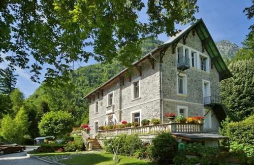 Le Bourg-d'Oisans House | Camping 4 étoiles - Parc aquatique - eeeaie