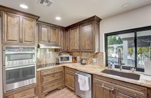 Avant House | Luxury,Pool,Spa,Great Location, great for entertaining