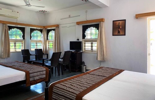Udaipur Apartment | Four Bed Room - Gadh Ganesh Homestay