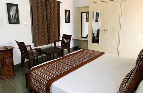 Udaipur Apartment | Interconnected Four Bed Room Gadh Ganesh Homestay