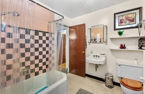 Silverton House | 3 BR 1 BA historic brick house w/fire pit & ample parking - 5 mins from Wallace