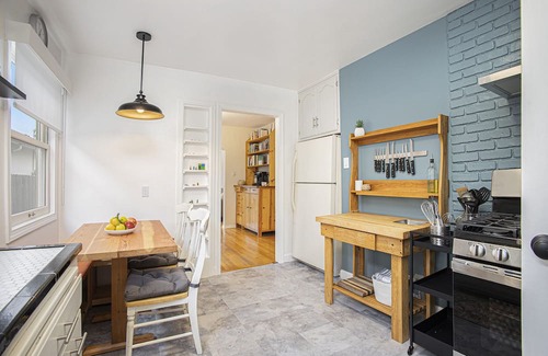 Richmond Annex House | Warm and inviting three bedroom house near UC Berkeley, SF and Marin