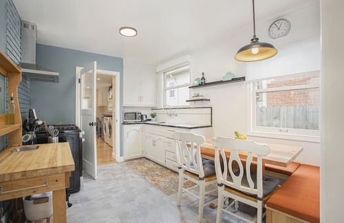 Richmond Annex House | Warm and inviting three bedroom house near UC Berkeley, SF and Marin