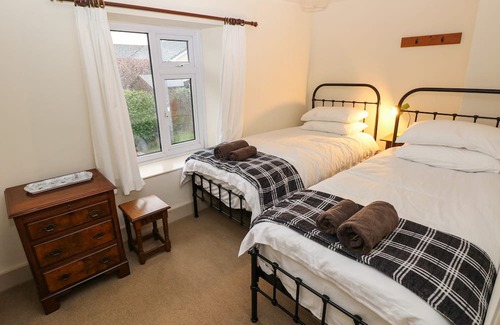 Cilmeri Cottage | ROSE VILLA, pet friendly, with open fire in Builth Wells