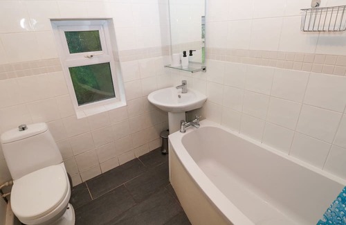 Cilmeri Cottage | ROSE VILLA, pet friendly, with open fire in Builth Wells