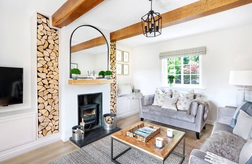 Storwood House | ASHLEY COTTAGE, pet friendly, with open fire in Seaton Ross