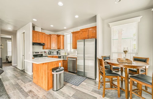 Yuma House | Yuma Home w/ Fire Pit & Outdoor Community Pool!