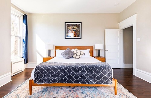 East Washington Apartment | W&J Campus | King Beds | Kids & Family Friendly