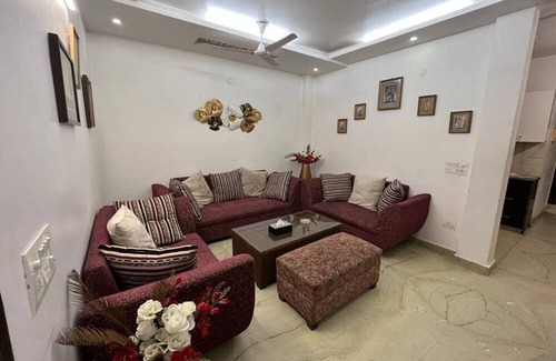 Tilak Nagar Apartment | Sufiyana Plain Like Beautiful 1