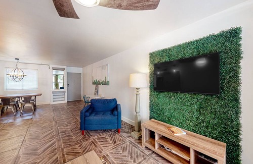 South Scottsdale Condo | Dog-friendly condo near the heart of Scottsdale with pool, hot tub & gym
