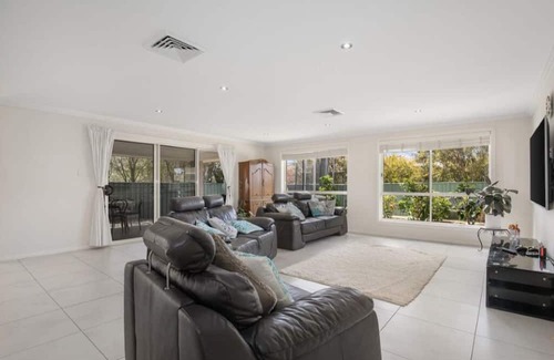 Armidale House | Entire House - Outrageously Clean !!!!