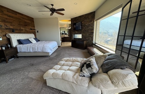 Sandy House | The Retreat- Utah at its finest. infinity pool 270 degree views.