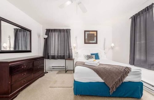 Howard House | Sunset Lake House - Apple Valley Lake!