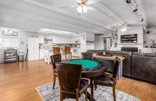 Howard House | Sunset Lake House - Apple Valley Lake!