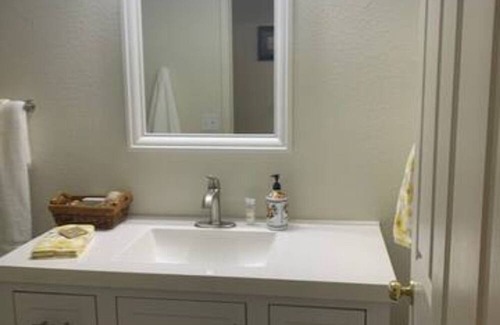 Foothills Condo | Beautiful One Bedroom Condominium at San Simeon