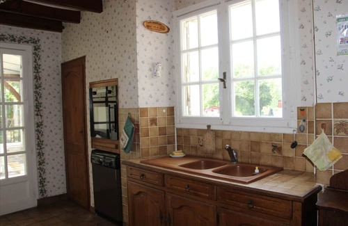 Saint-Martin-de-Fressengeas House | Holiday Home 'La Jarisse' with Private Terrace, Private Garden and Wi-Fi