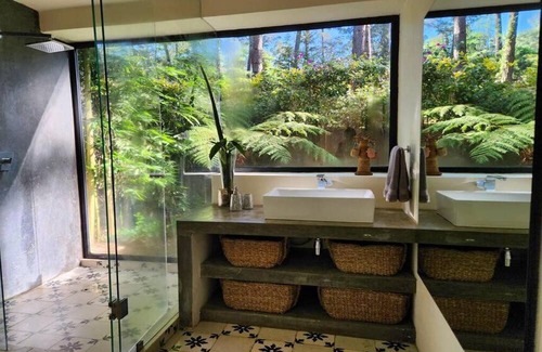 Valle de Bravo Villa | Wonderful modern villa with garden in Valle de Bravo, very private.