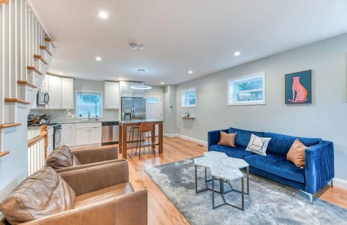 Washington House | Ash Abode - Free Secured Parking