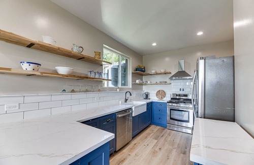 Los Angeles House | Newly Built Home w/ Patio: 5 Mi to Downtown LA!
