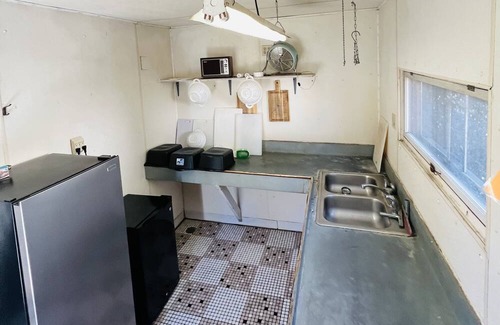 Onalaska House | Overlooking Lake Onalaska -- Two Queen beds + bathroom in nostalgic motel