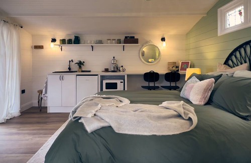 Bundanoon House | Bundanoon Garden Retreat, Stay at the bottom of the garden in Bundanoon.