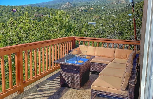 Cedar Crest House | mountain home near sandia trails.