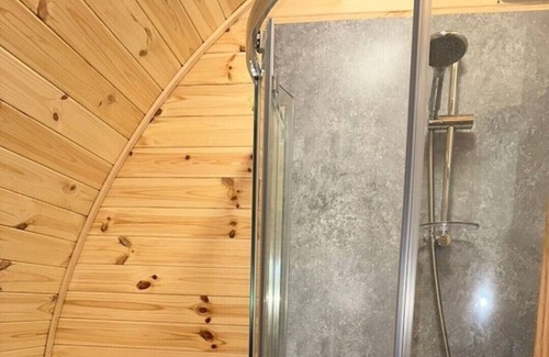 Eyemouth Cabin | Cheviot -luxury pods with Private hot tubs - BBQ -750m to Beach- family friendly