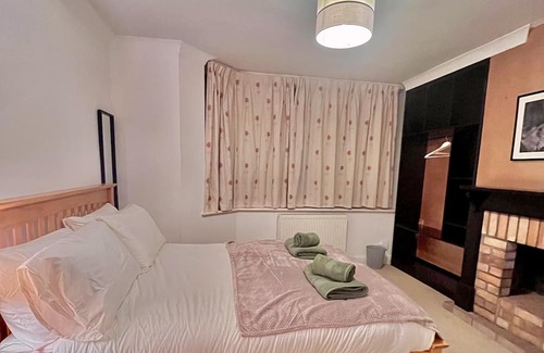 Cambridge House | Comfy and Spacious 5-Bed House in Cambridge
