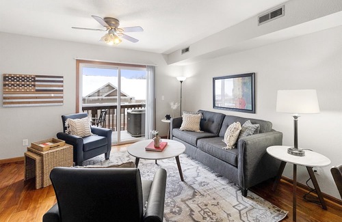 Morgantown House | Updated-100Mbps-Smart TV-3 TVs-Full Kitchen-W/D