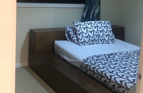 Truganina House | Melbourne+20 mins airport,city +5mins train station +bus stop next to the house