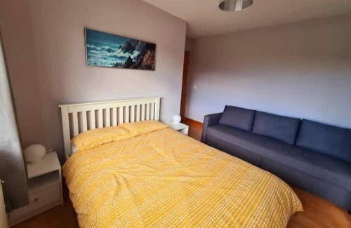 Drumacrin House | Walking distance to town/beach - 900m, family friendly and spacious.