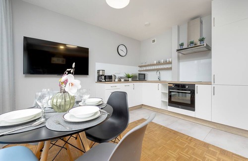 Saska Kepa Apartment | Unique Bright Apartment by Renters