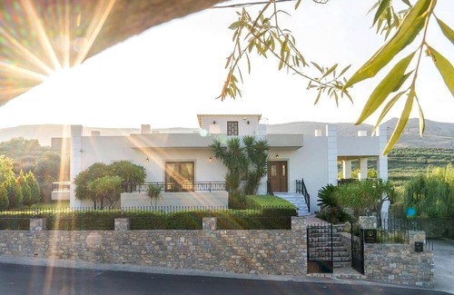 Galouvas Villa | Attractive Countryside Villa, A/C, Private Pool, Sea & Mountain Views - Close to Kissamos & Beaches!