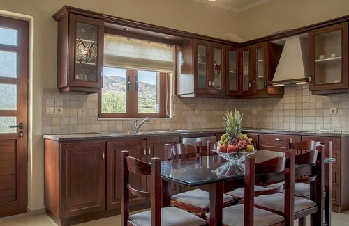 Galouvas Villa | Attractive Countryside Villa, A/C, Private Pool, Sea & Mountain Views - Close to Kissamos & Beaches!