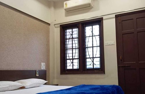 Ujjain House | Peaceful location, clean room, near to Mahakal Jyotirling - Chandra