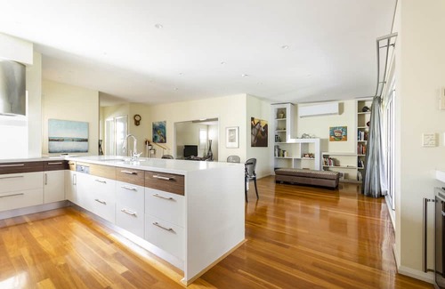 South Fremantle Apartment | Luxurious apartment walk to the beach 2 bedrooms
