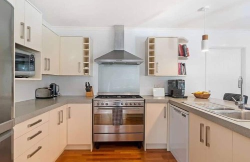 Arthur's Point House | At home on Atley, Arthurs Point