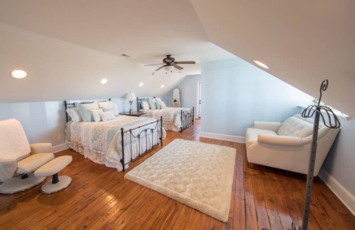 Forest Cottage | Charming Stable Cottage Located on West Manor Estate